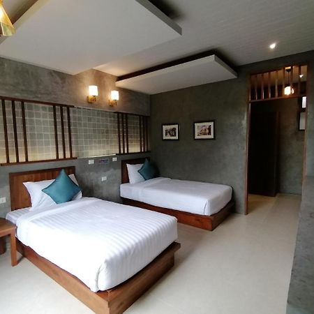 Jr Place Klong Muang Beach Exteriör bild