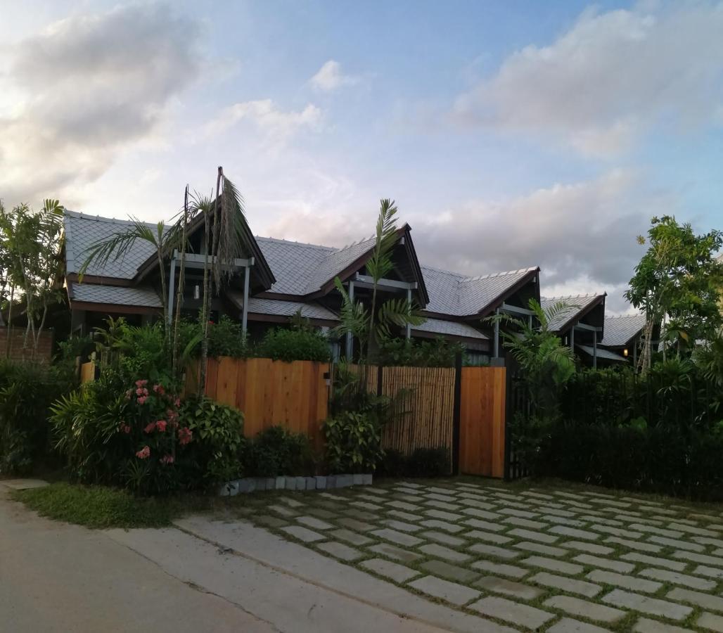 Jr Place Klong Muang Beach Exteriör bild