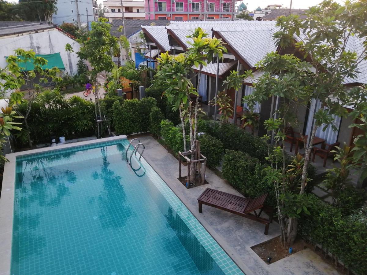 Jr Place Klong Muang Beach Exteriör bild