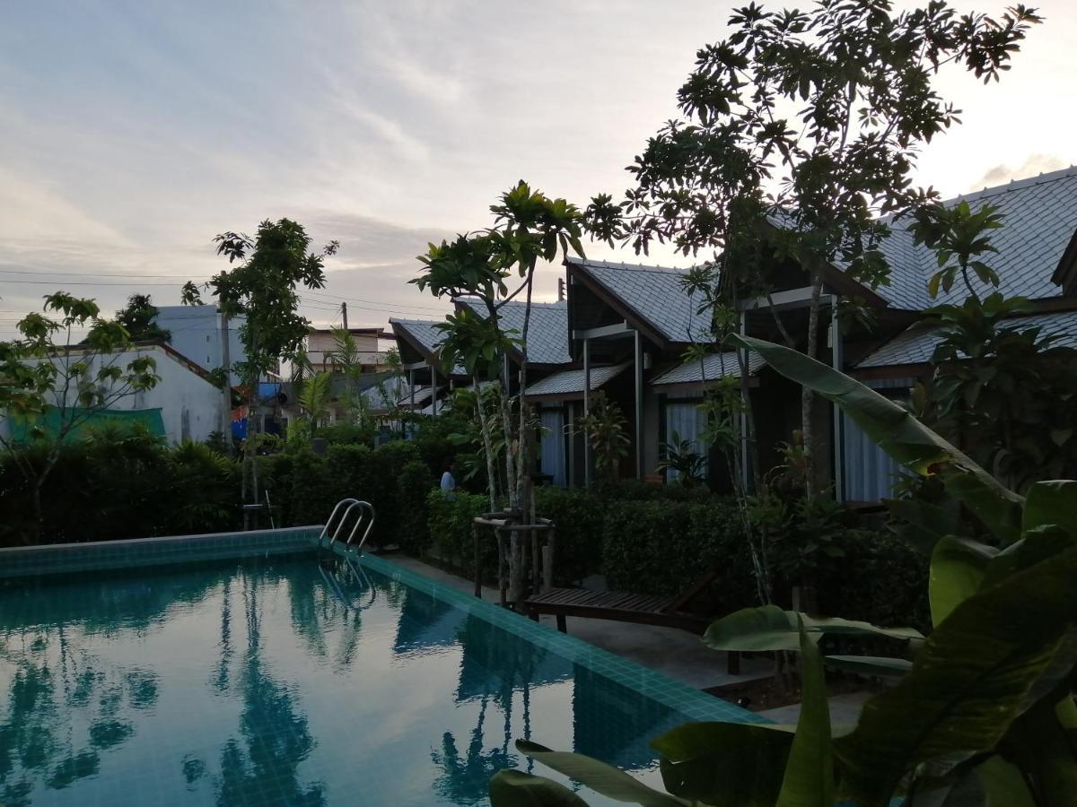 Jr Place Klong Muang Beach Exteriör bild
