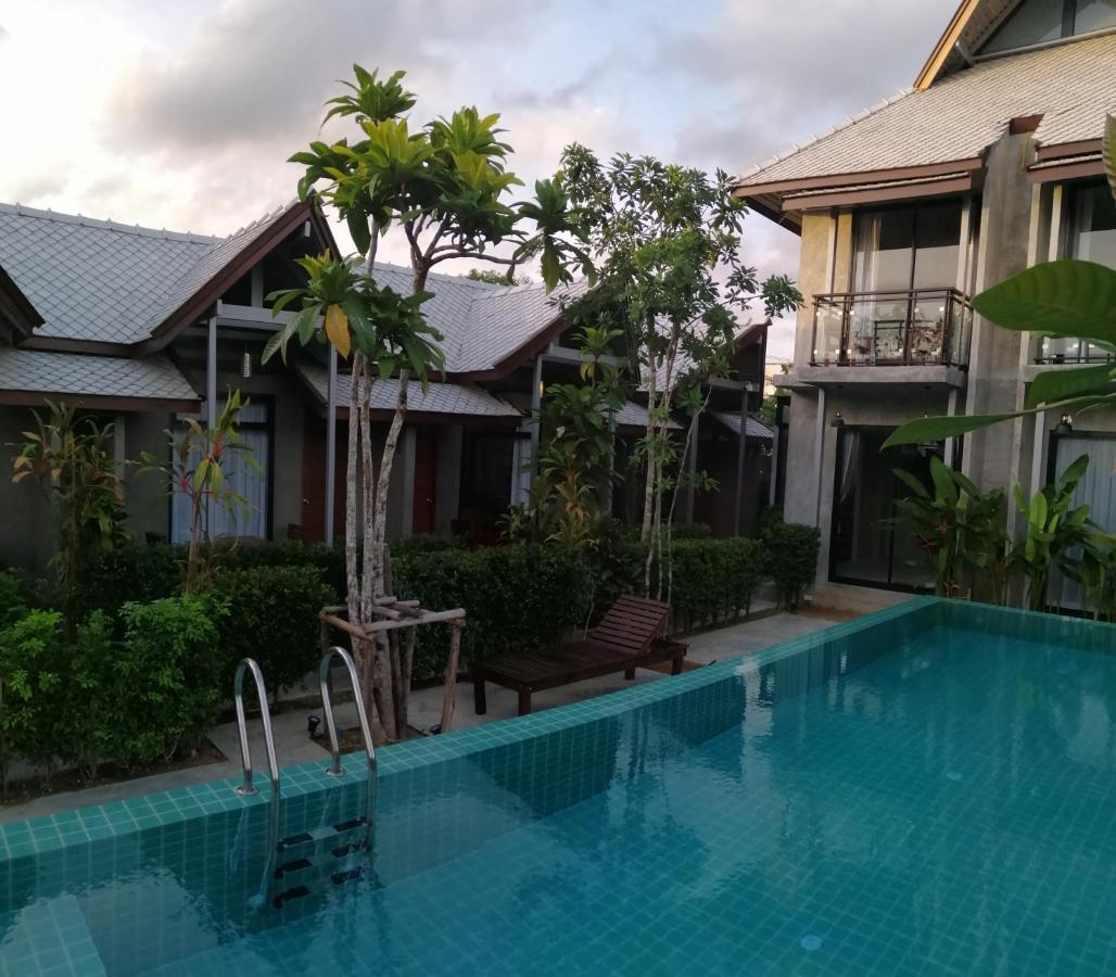 Jr Place Klong Muang Beach Exteriör bild