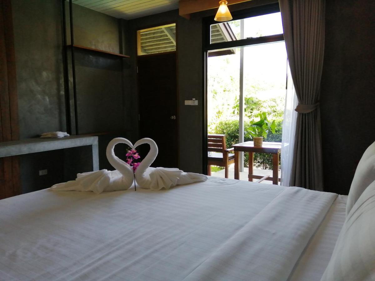 Jr Place Klong Muang Beach Exteriör bild