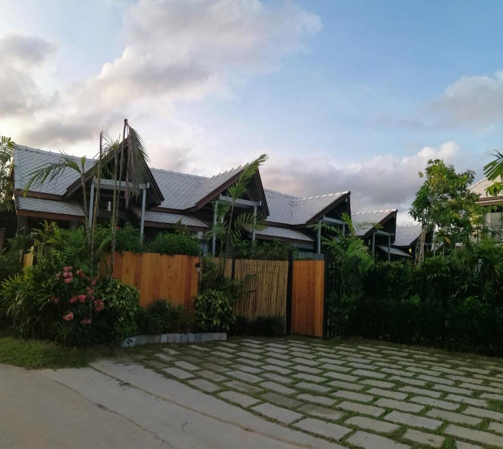 Jr Place Klong Muang Beach Exteriör bild