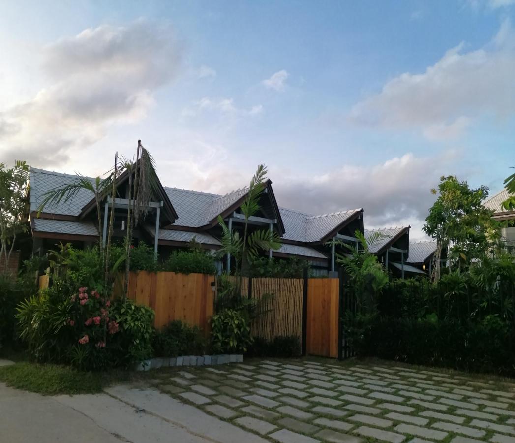 Jr Place Klong Muang Beach Exteriör bild