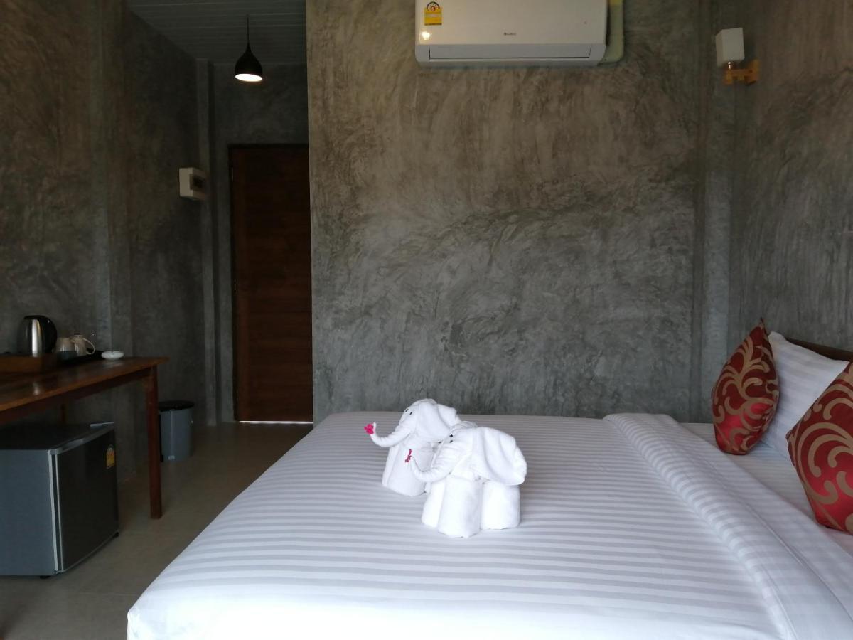 Jr Place Klong Muang Beach Exteriör bild